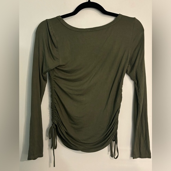 Neely Womens Long Sleeve Rouched Shirt Sz Small Stretchy Green - Picture 2 of 6